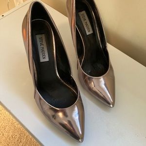 Steve Madden Silver Pointed Toe Pumps